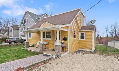 33 Florence Avenue, House other with 3 bedrooms, 2 bathrooms and null parking in Leonardo NJ | Image 3