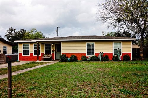 805 E Anderson St, Beeville, TX, 78102-6003 | Card Image