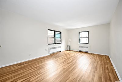 196A2 - 220-44 75th Avenue, Home with 2 bedrooms, 1 bathrooms and null parking in Bayside NY | Image 3