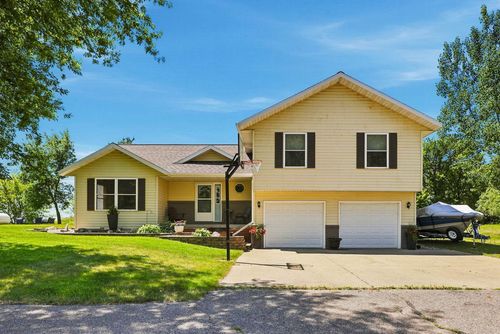 1595 57th Ave Nw, Willmar, MN, 56201-9752 | Card Image