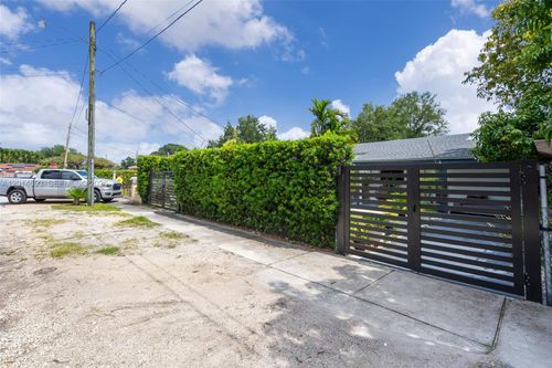 2222 Nw 105th St, Miami, FL, 33147-1247 | Card Image