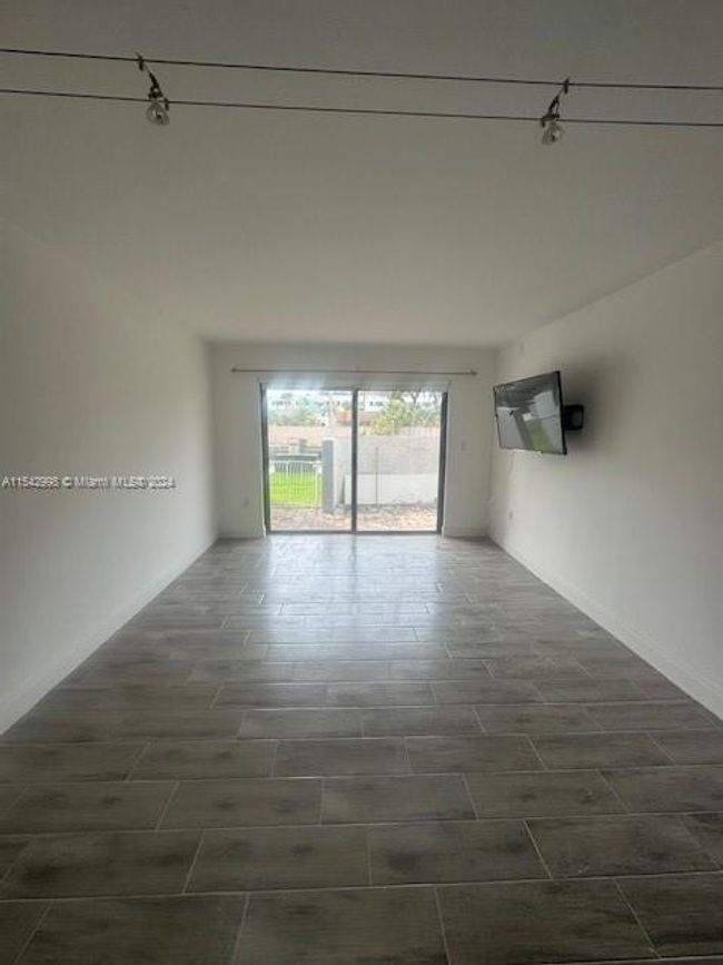 APT-109 - 1650 Ne 115 Th St, Condo with 1 bedrooms, 2 bathrooms and null parking in Miami FL | Image 6