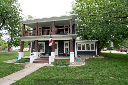 636 West St, Phillips, NE, 68865-2513 | Card Image