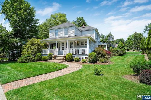 102 Colony Ave, Park Ridge, NJ, 07656-1045 | Card Image