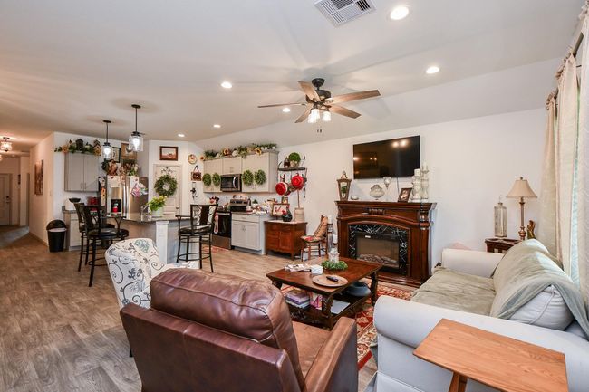 1237 Waterside Trce, House other with 4 bedrooms, 3 bathrooms and 2 parking in Sealy TX | Image 6