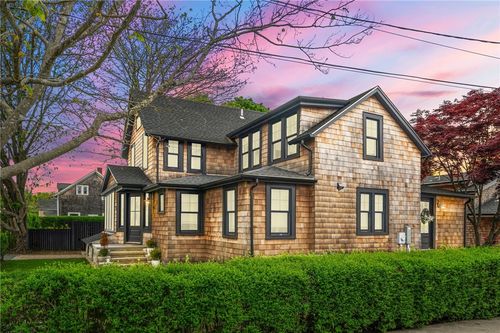 14 Robinson St, Narragansett, RI, 02882-3323 | Card Image