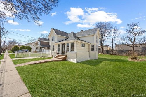 62 Westend Ave, Freeport, NY, 11520-5234 | Card Image