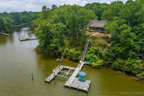 116 Point Cove Ln, Hardyville, VA, 23070-2137 | Card Image