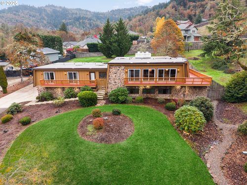 413 Thora Circle Dr, Winchester, OR, 97495-8957 | Card Image