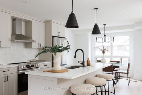 73-35 Waterman Avenue, London South, ON, N6C5T7 | Card Image