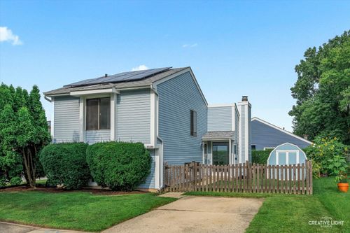 2S640 Hampton Dr, Warrenville, IL, 60555-1413 | Card Image
