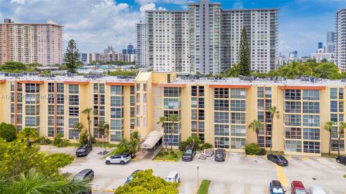 112-200 172nd St, Sunny Isles Beach, FL, 33160-3440 | Card Image