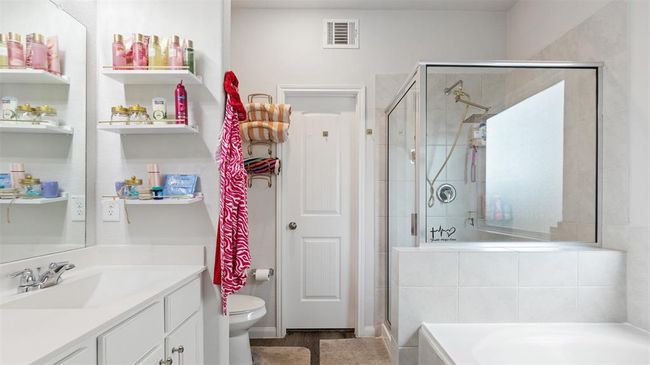 En-suite bathroom with soaking tub and seperate shower | Image 20