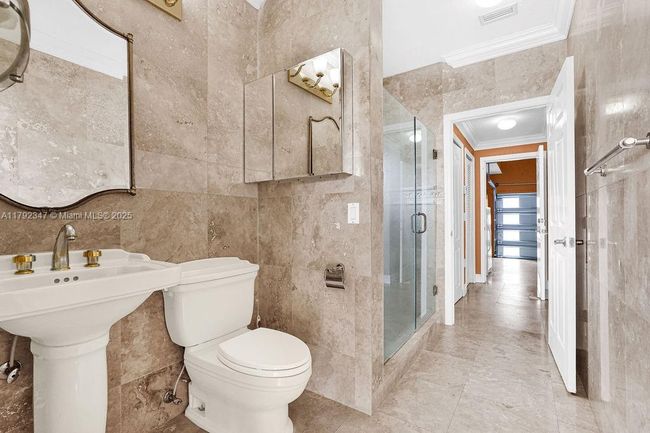 16732 Nw 89 Th Pl, House other with 4 bedrooms, 3 bathrooms and null parking in Miami Lakes FL | Image 36