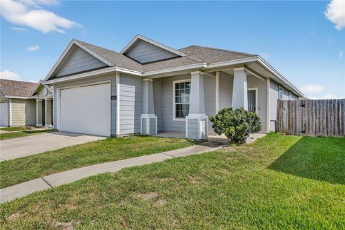 7410 Oshman Dr, Corpus Christi, TX, 78414-5413 | Card Image