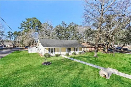 201 Walnut St, Covington, LA, 70433-6221 | Card Image