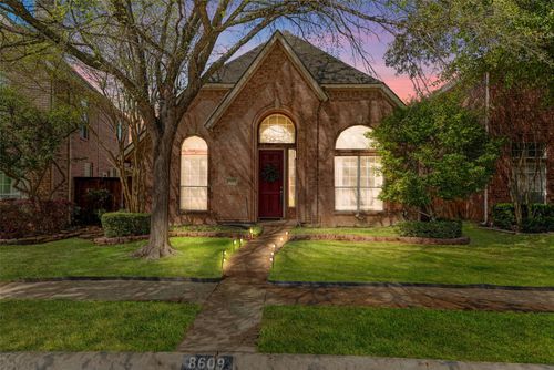 8609 Old Oak Dr, Irving, TX, 75063-7205 | Card Image