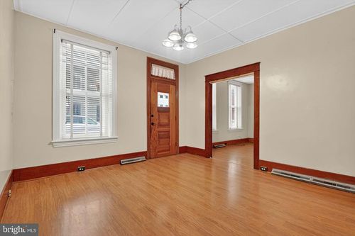 527 W Church St, HAGERSTOWN, MD, 21740-4629 | Card Image