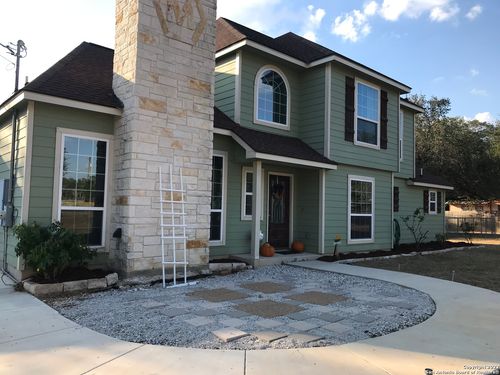 1211 Devine Dr, Devine, TX, 78016-1607 | Card Image