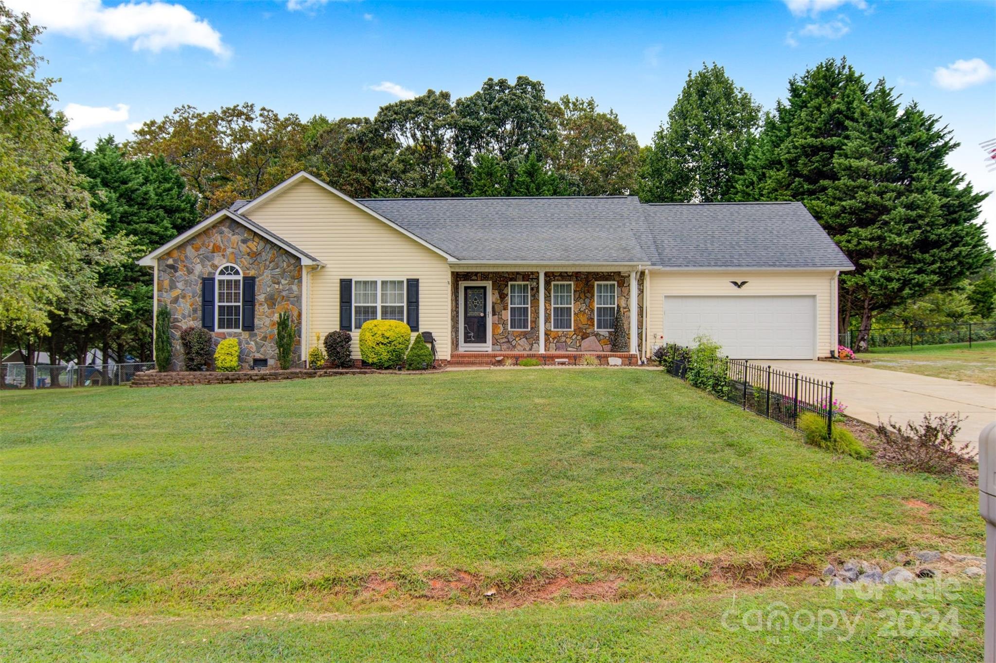 Powder Horne Ln, Conover, NC 28613