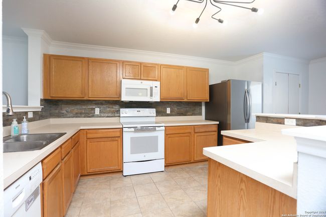 213 Hinge Loop, House other with 4 bedrooms, 3 bathrooms and null parking in Cibolo TX | Image 12