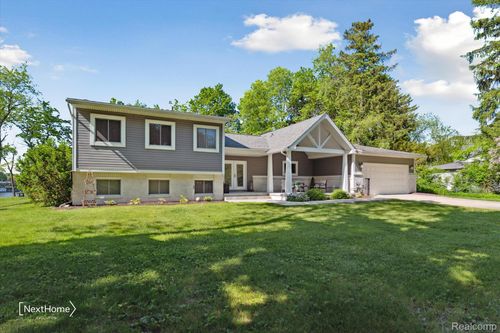 47400 W Huron River Dr, Van Buren Twp, MI, 48111-2525 | Card Image