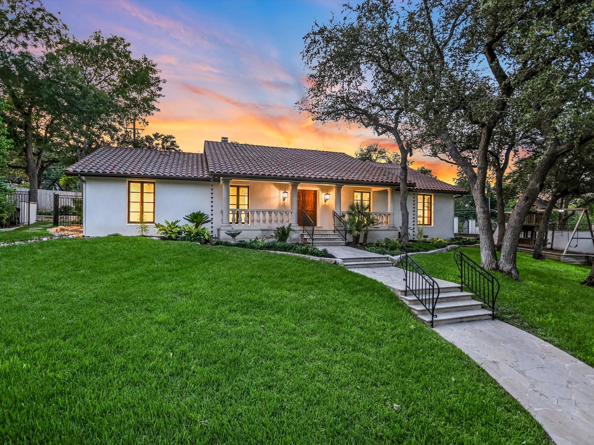 Balcones Dr, Austin, TX 78731