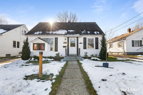 134 Lawrence St Ne, Grand Rapids, MI, 49505-4042 | Card Image