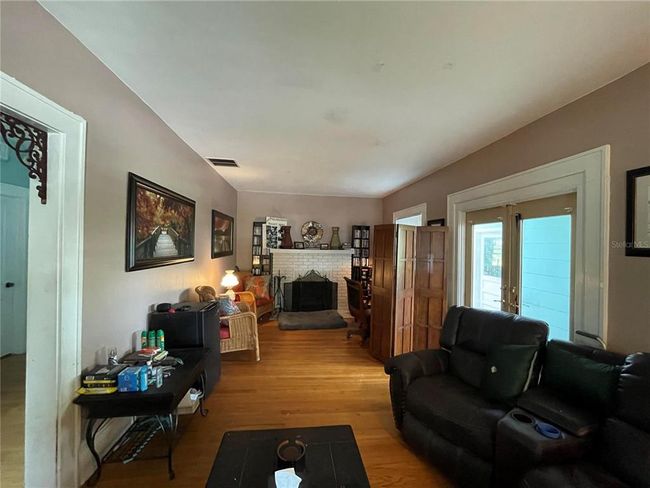 Oversized Living room | Image 13