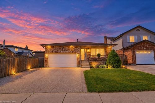 565 Stone Church Rd W, Hamilton, ON, L9B1A5 | Card Image