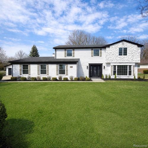 7275 Old Coach Trl, Washington Township, MI, 48094-2158 | Card Image