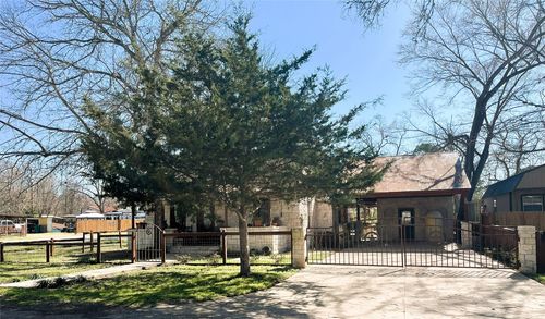 401 San Jacinto St, Smithville, TX, 78957-2422 | Card Image