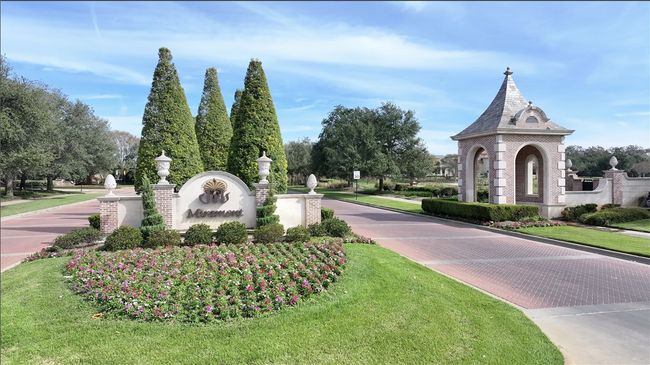 Community sign featuring a lawn | Image 40