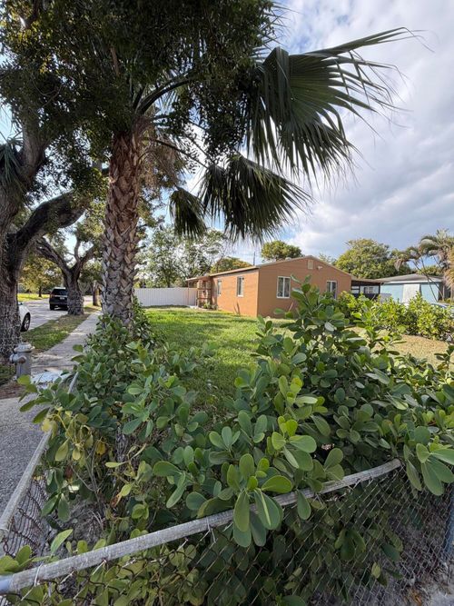 1017 Hampton Rd, West Palm Beach, FL, 33405-1369 | Card Image