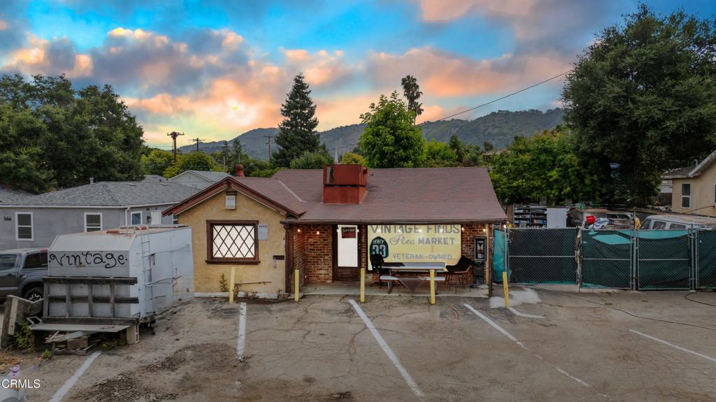 Commercial Sale in Oak View 2