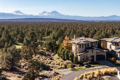 22887 Ghost Tree Ln, Bend, OR, 97701-7416 | Card Image