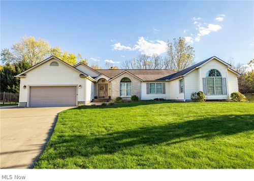 821 Olde Orchard Dr, Tallmadge, OH, 44278-2941 | Card Image