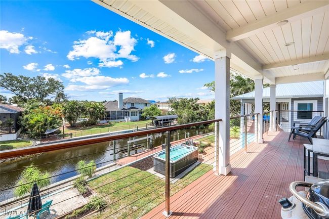 Studio Balcony | Image 10