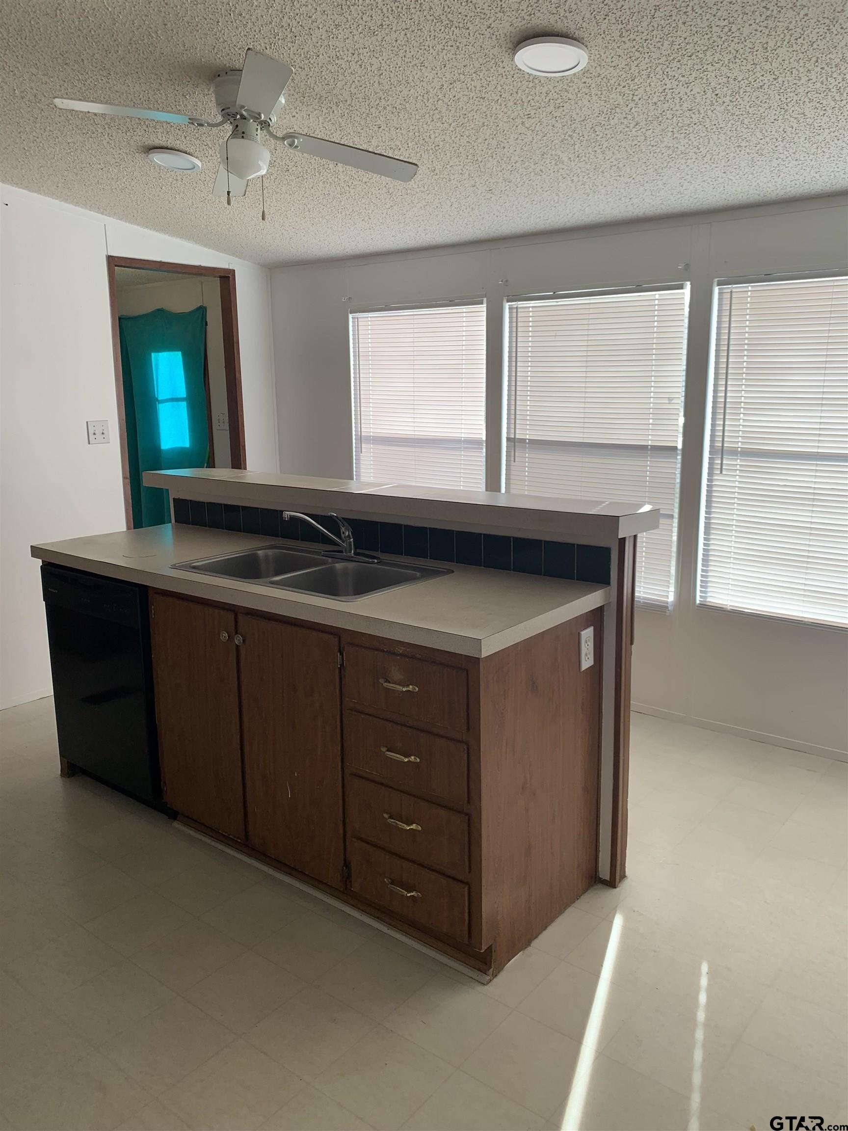 Residential Lease in Lindale 3