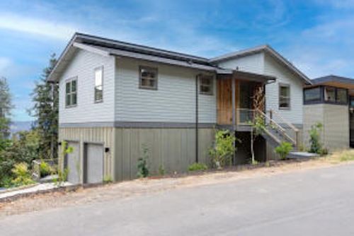 215 Nw Sophie Ln, White Salmon, WA, 98672-1199 | Card Image