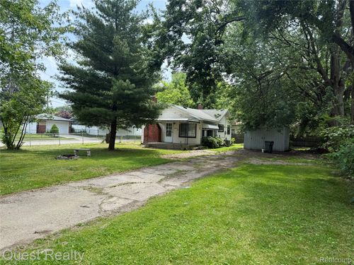 21738 Evergreen St, Saint Clair Shores, MI, 48082-1935 | Card Image