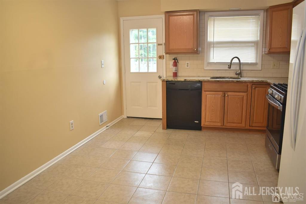 Residential Lease in Edison 3