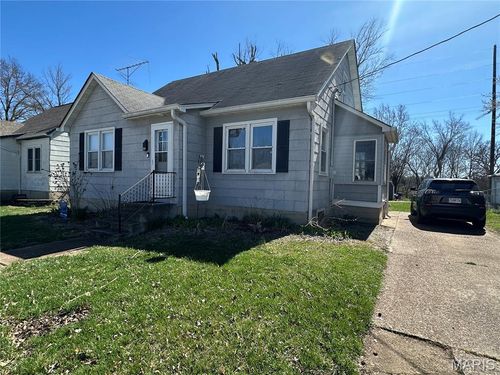 304 W Moore Ave, Owensville, MO, 65066-1035 | Card Image