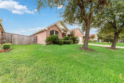 16211 Wilmington Park Lane, House other with 3 bedrooms, 2 bathrooms and null parking in Houston TX | Image 3