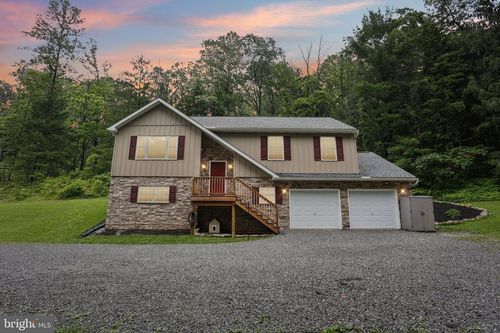 1442 Peacock Ln, HELLERTOWN, PA, 18055-2630 | Card Image
