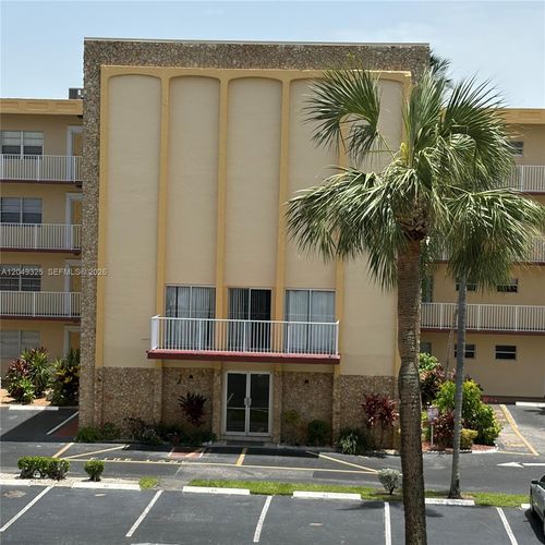 313-3940 Nw 42nd Ave, Lauderdale Lakes, FL, 33319-4870 | Card Image