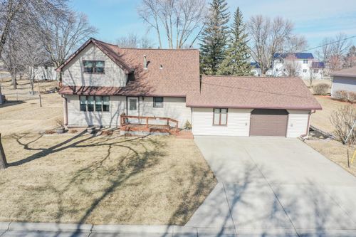 564 Pine Ave, Bird Island, MN, 55310-1138 | Card Image