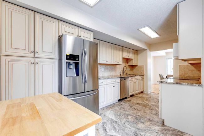 933 Ranchview Crescent Nw, Home with 3 bedrooms, 2 bathrooms and 3 parking in Calgary AB | Image 8