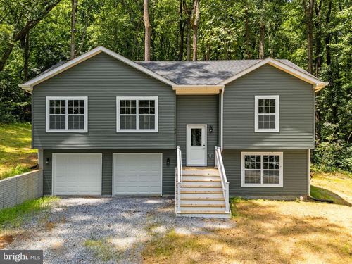 82 Shenandoah River Dr, HARPERS FERRY, WV, 25425-5791 | Card Image