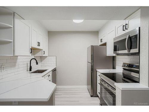 102c-3050 W 32nd Ave, Denver, CO, 80211-3291 | Card Image